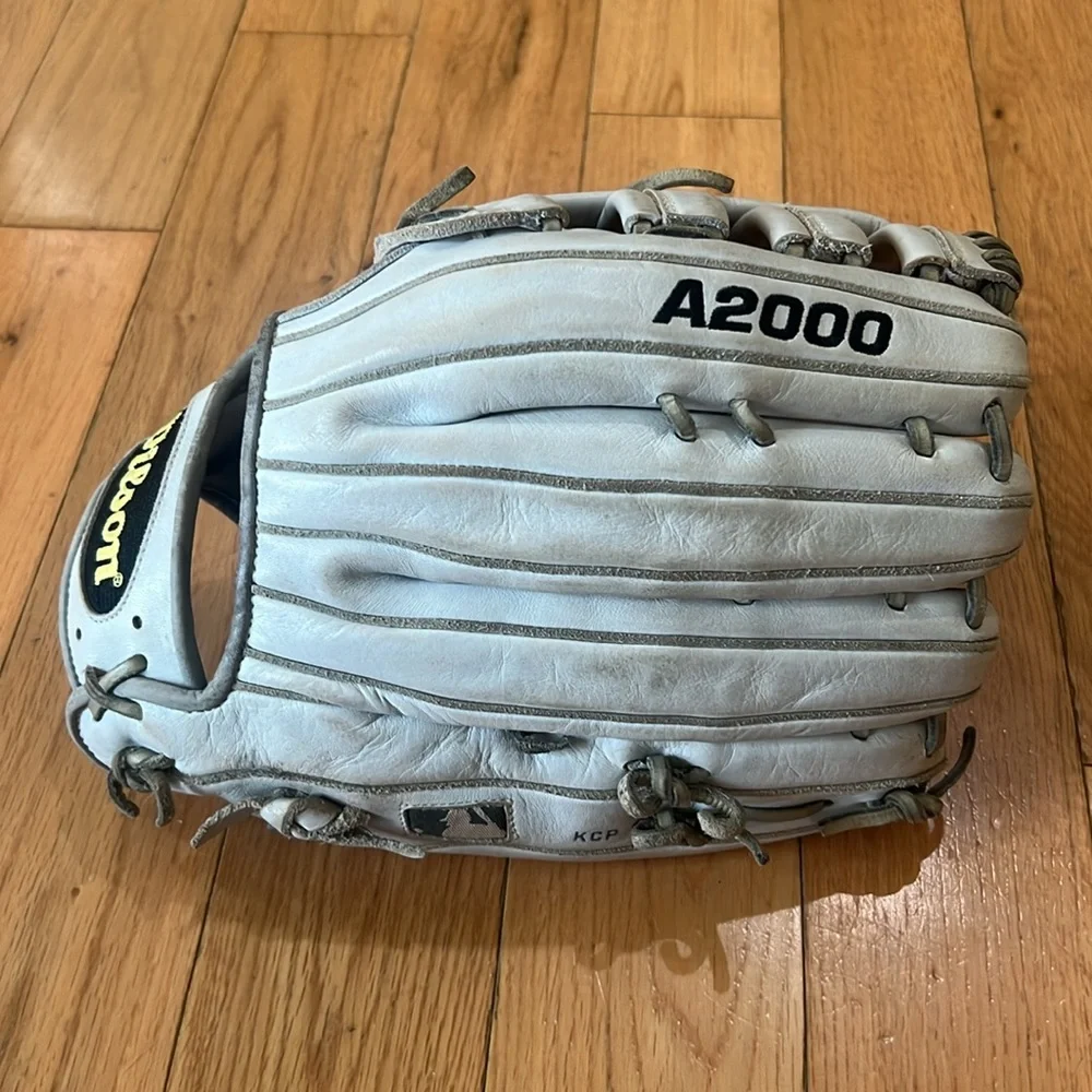 Wilson A2000 12 3/4 (Left Hand Throw) - Picture 3 of 6